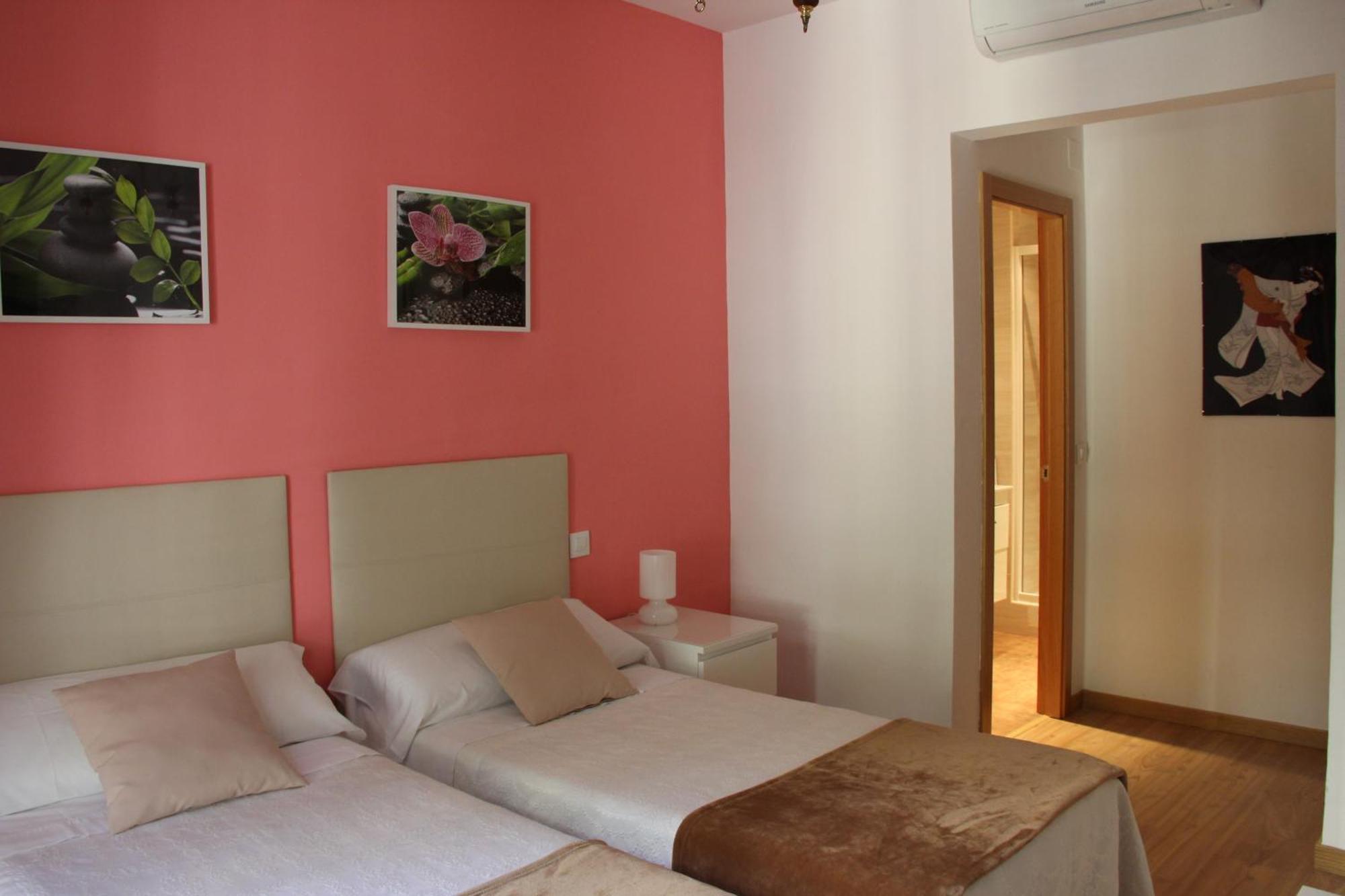 Casa De Huespedes Galaica Hotel Madrid Room photo
